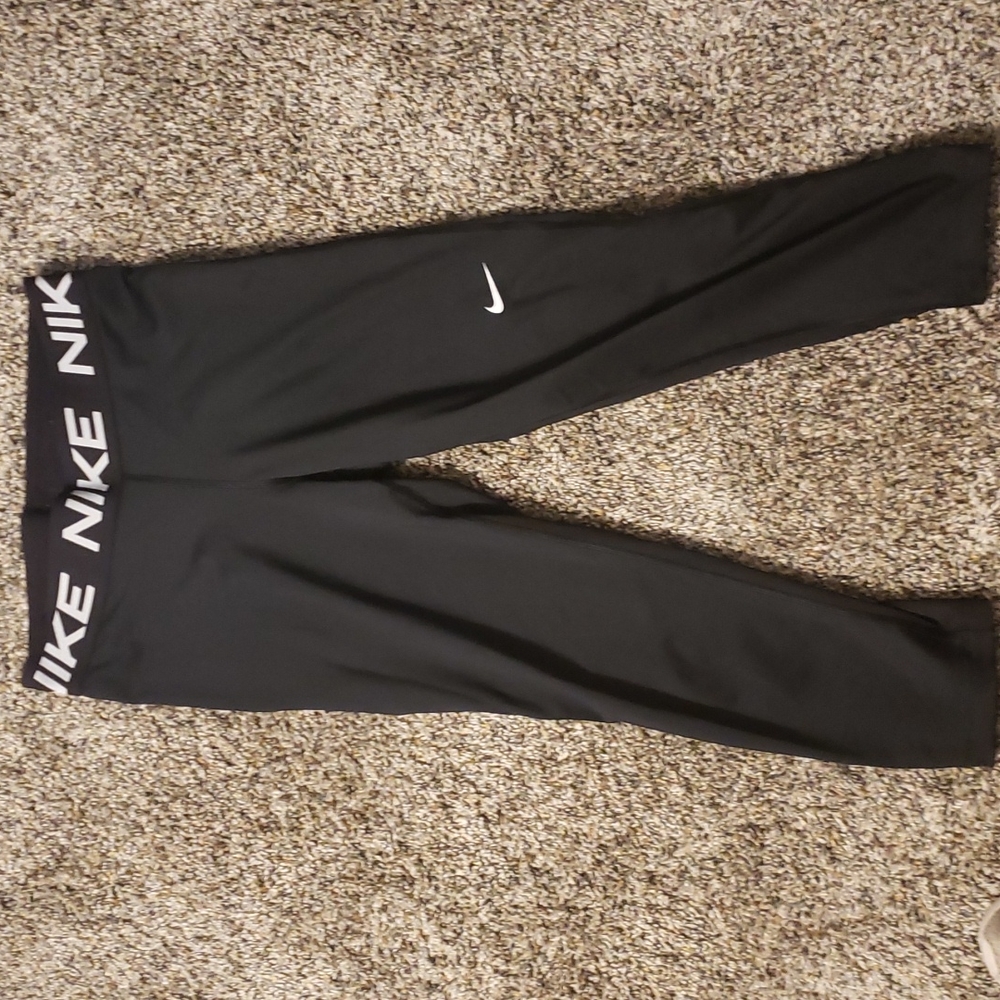 Nike Medium Black Capri Leggings